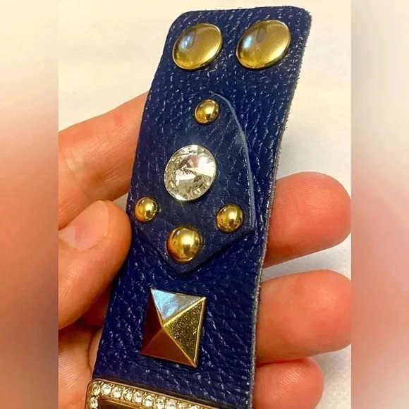 Stylish watches  for stylish ladies 😇 - Picture 3 of 6